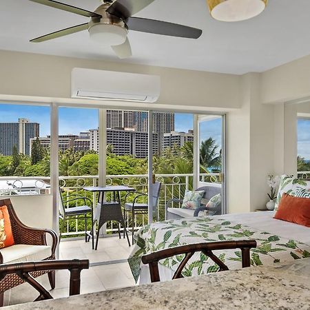Waikiki Shore 515 Beachfront & Upgrade Apartment Honolulu Bagian luar foto