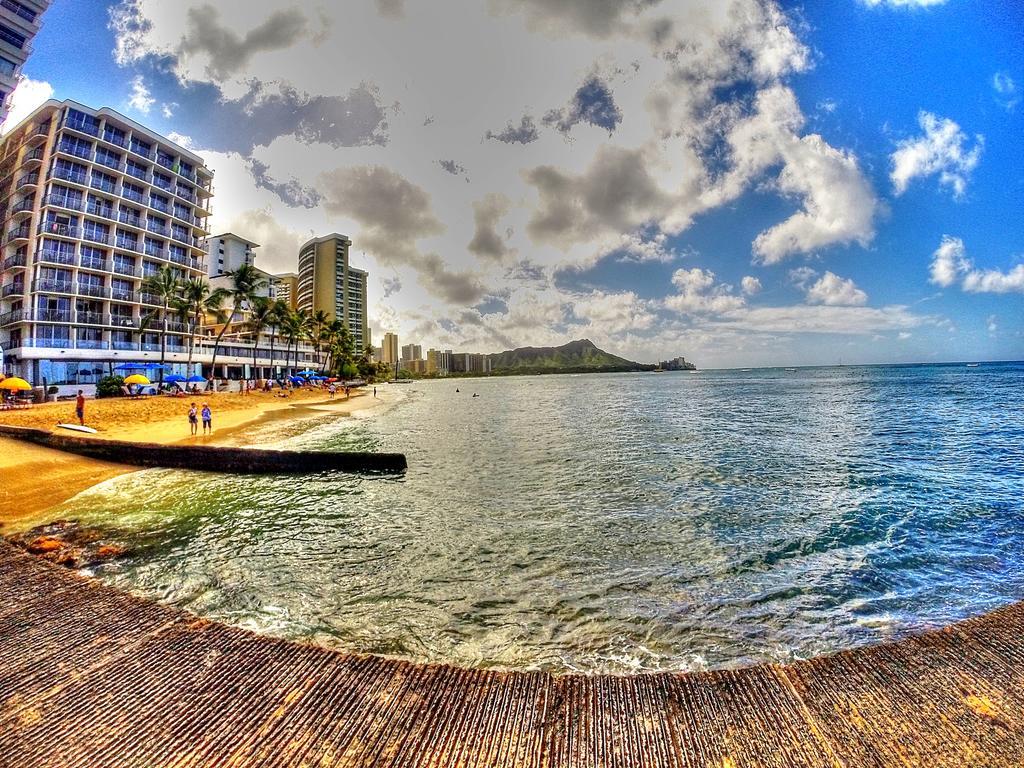 Waikiki Shore 515 Beachfront & Upgrade Apartment Honolulu Bagian luar foto