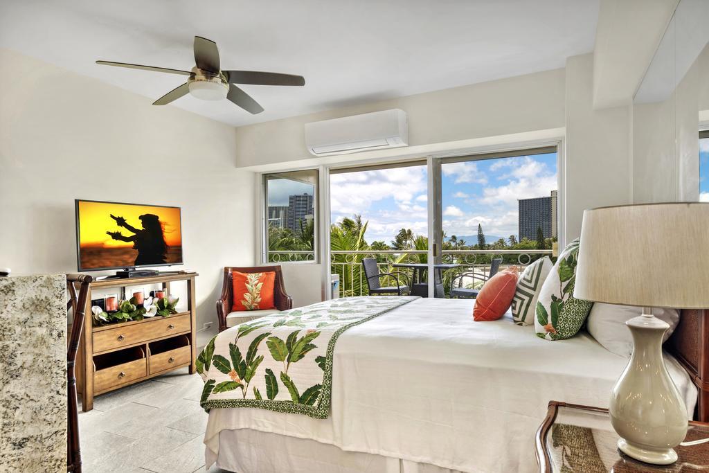 Waikiki Shore 515 Beachfront & Upgrade Apartment Honolulu Bagian luar foto