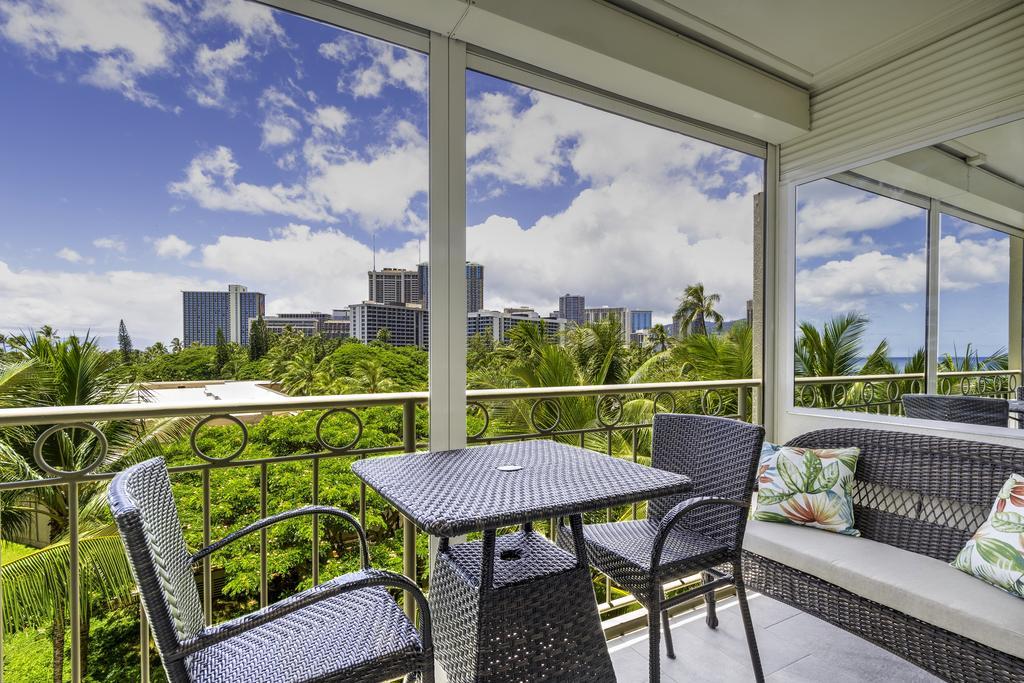 Waikiki Shore 515 Beachfront & Upgrade Apartment Honolulu Bagian luar foto